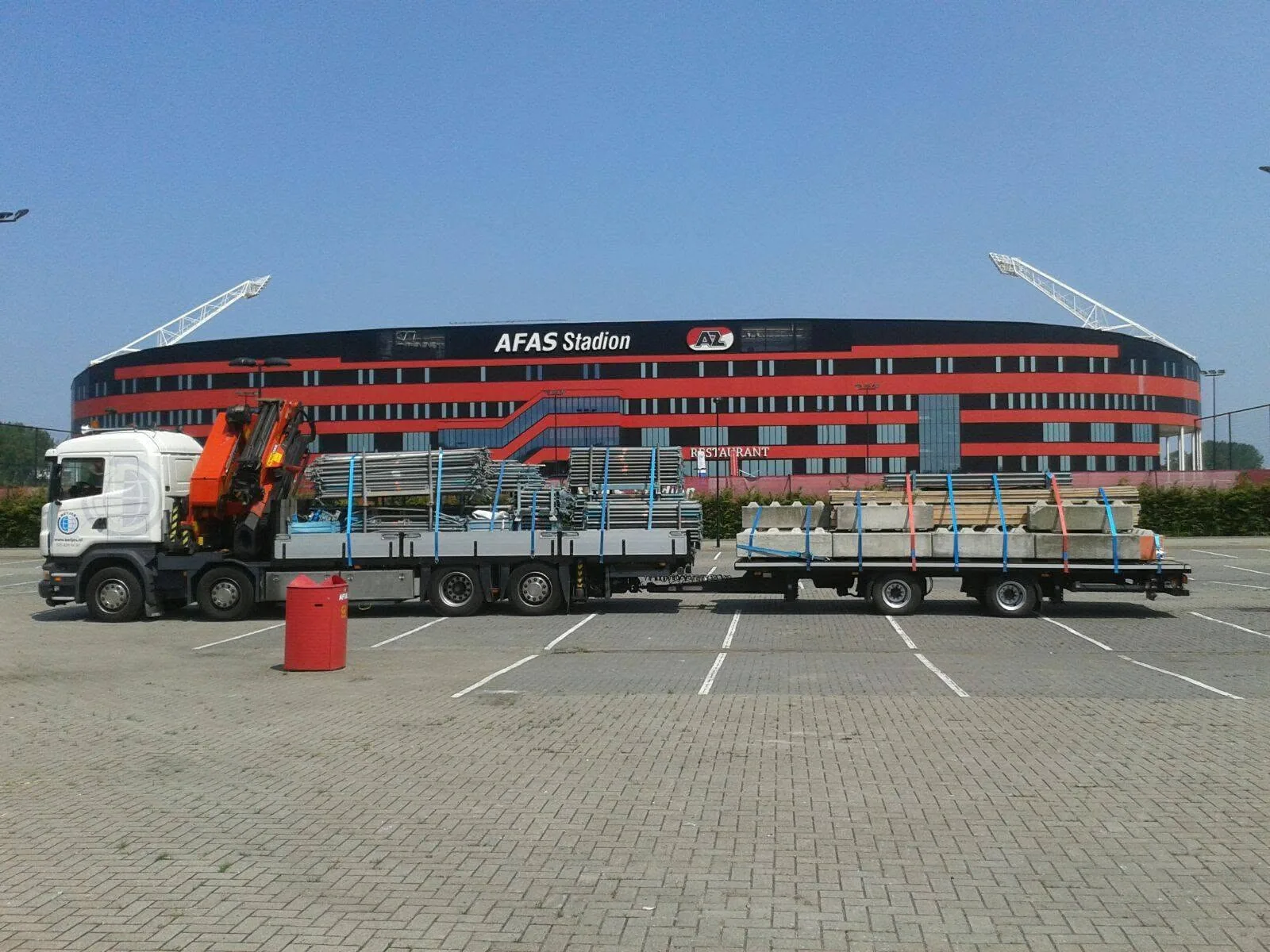 BKS autolaadkraan bij AFAS Stadion